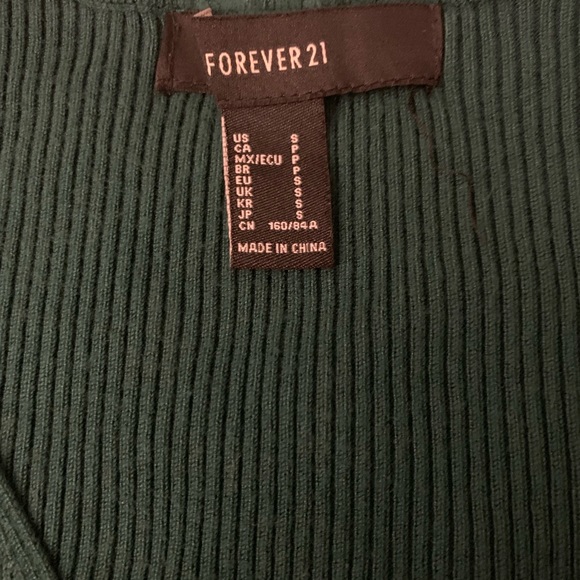 Green Blouse 🎉 - Picture 2 of 2